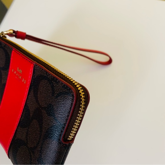 Authentic Coach Brown & Red Leather Zippered Wristlet: - Picture 4 of 7
